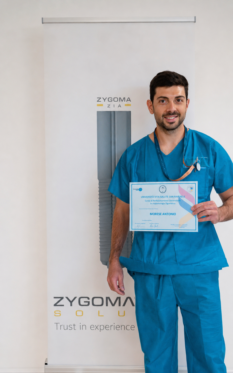 Il Dott. Antonio Morese con il diploma del corso di perfezionamento universitario